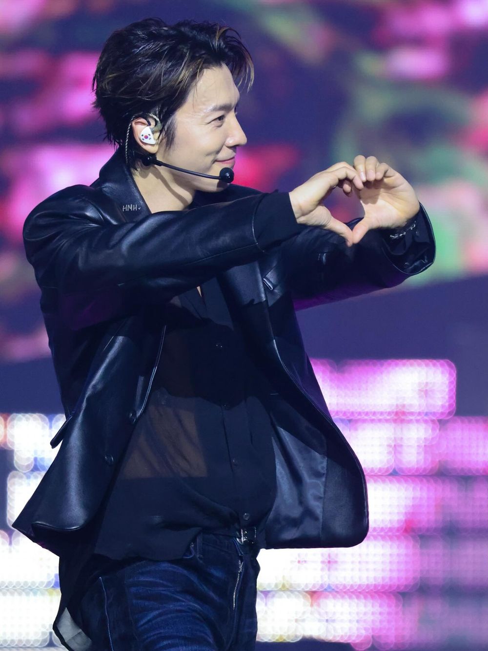 韓網公認6位最會「撩粉」的男偶像！淨漢、明宰鉉親和力爆棚，Jin超暖寵粉舉動惹哭粉絲！-11