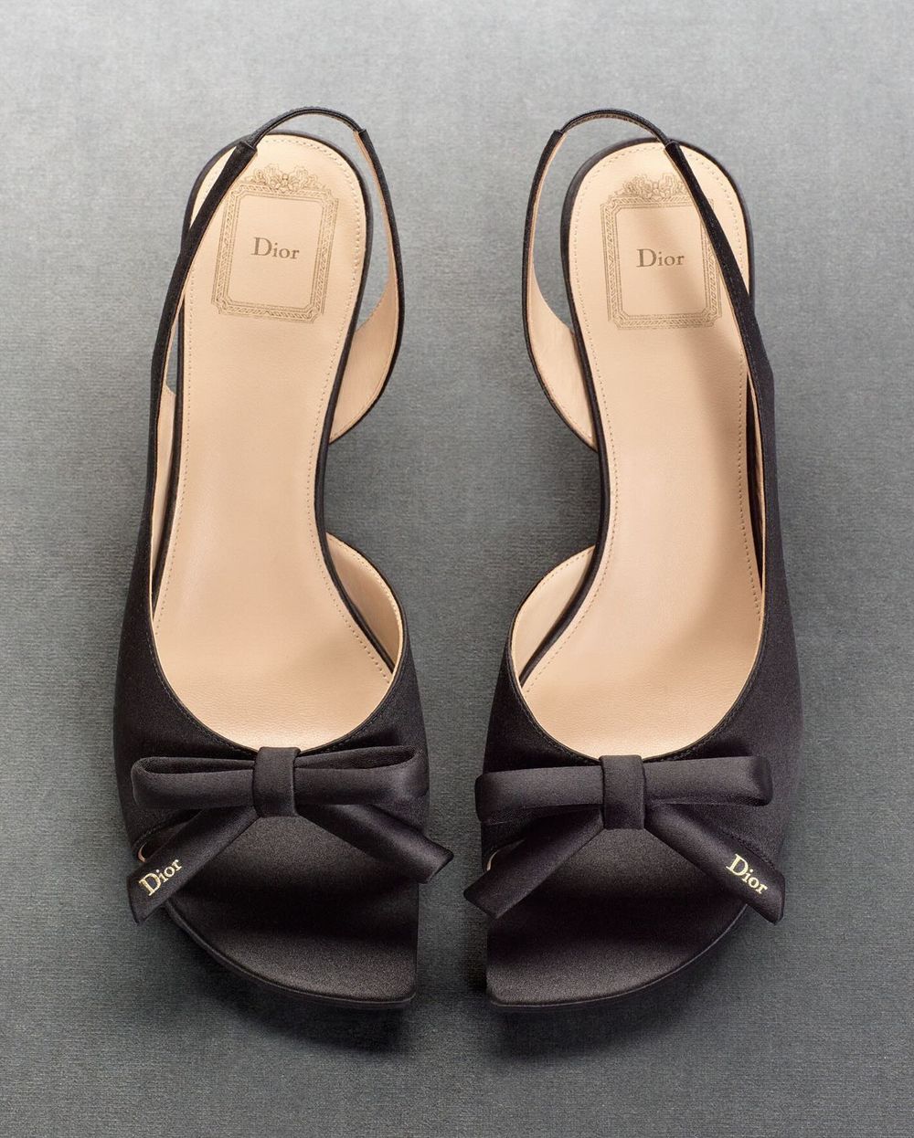 這是公主試穿禮服的樣子！JISOO將現身Dior大秀、定裝幕後曝光！是迪奧親生女兒無誤！-9