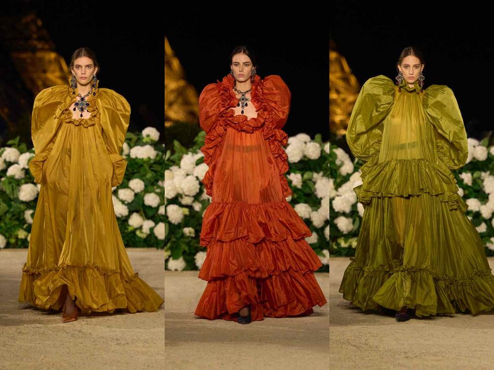 Rosé再度封神YSL大秀！「藍色蕾絲＋黑絲襪」化身睡衣系女神，俏皮性感全場目光都在她身上！-6