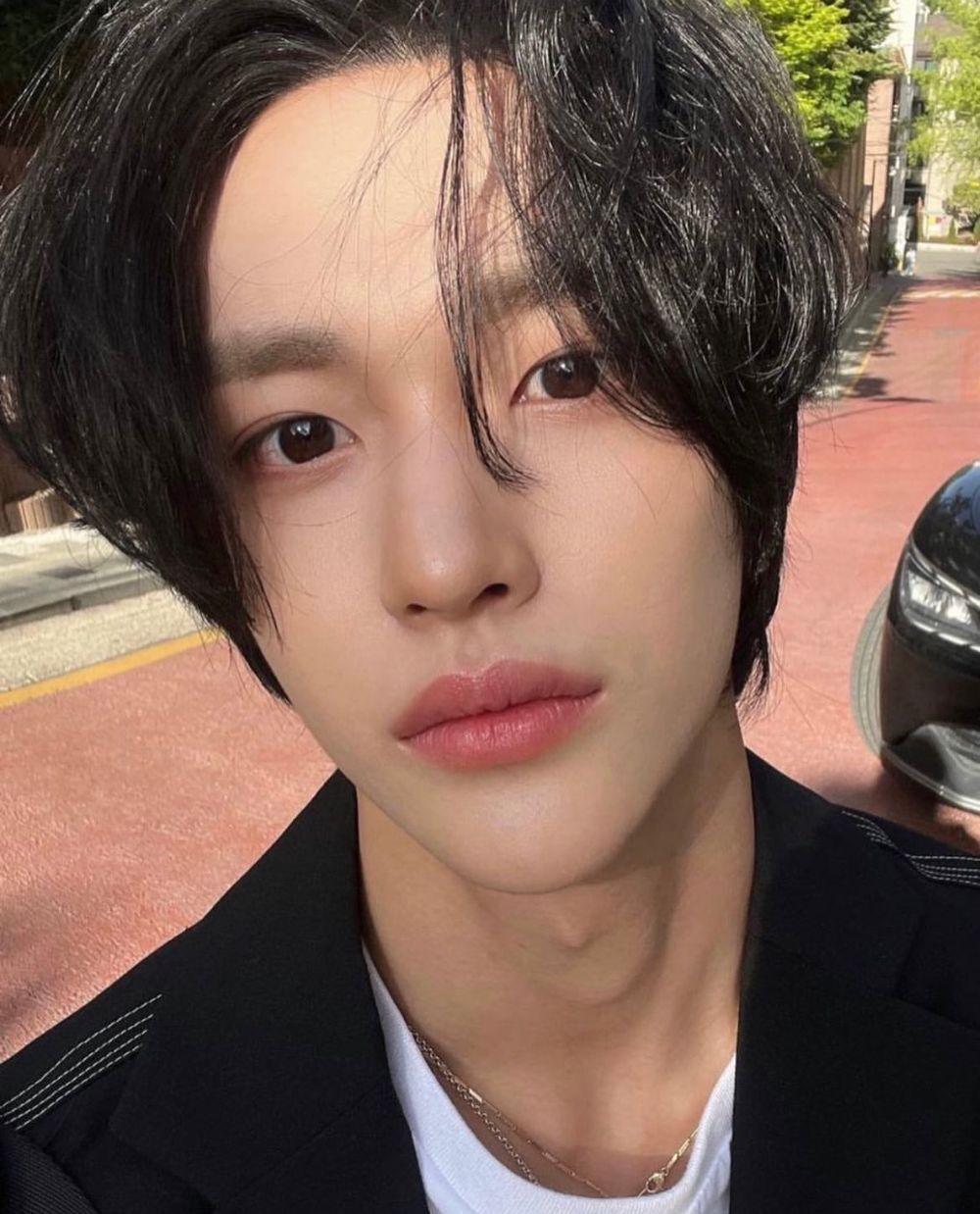 韓網票選6位最會自拍的KPOP男偶像！元彬、然竣氛圍感拉滿，車銀優帥到零死角！-3