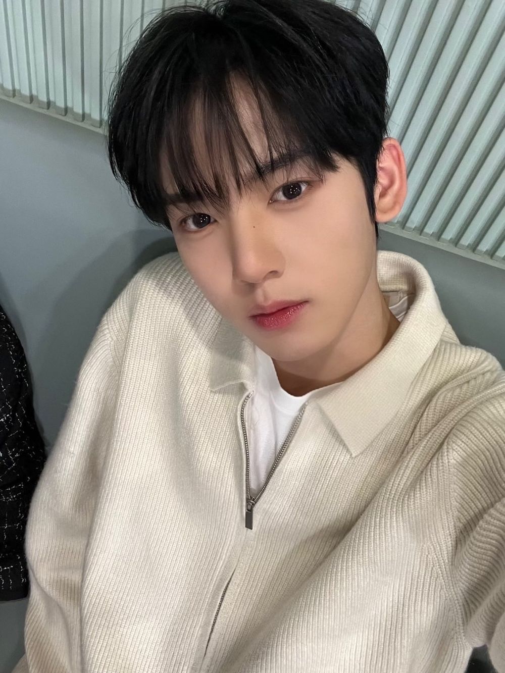 韓網票選6位最會自拍的KPOP男偶像！元彬、然竣氛圍感拉滿，車銀優帥到零死角！-5