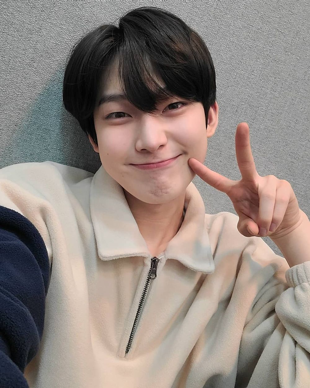 韓網票選6位最會自拍的KPOP男偶像！元彬、然竣氛圍感拉滿，車銀優帥到零死角！-7