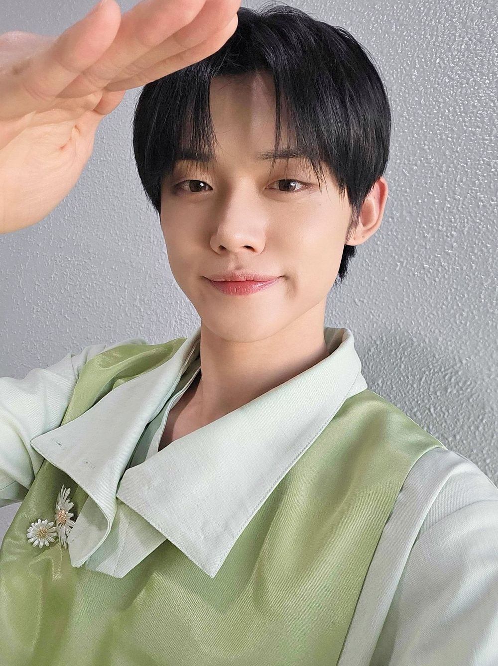 韓網票選6位最會自拍的KPOP男偶像！元彬、然竣氛圍感拉滿，車銀優帥到零死角！-8