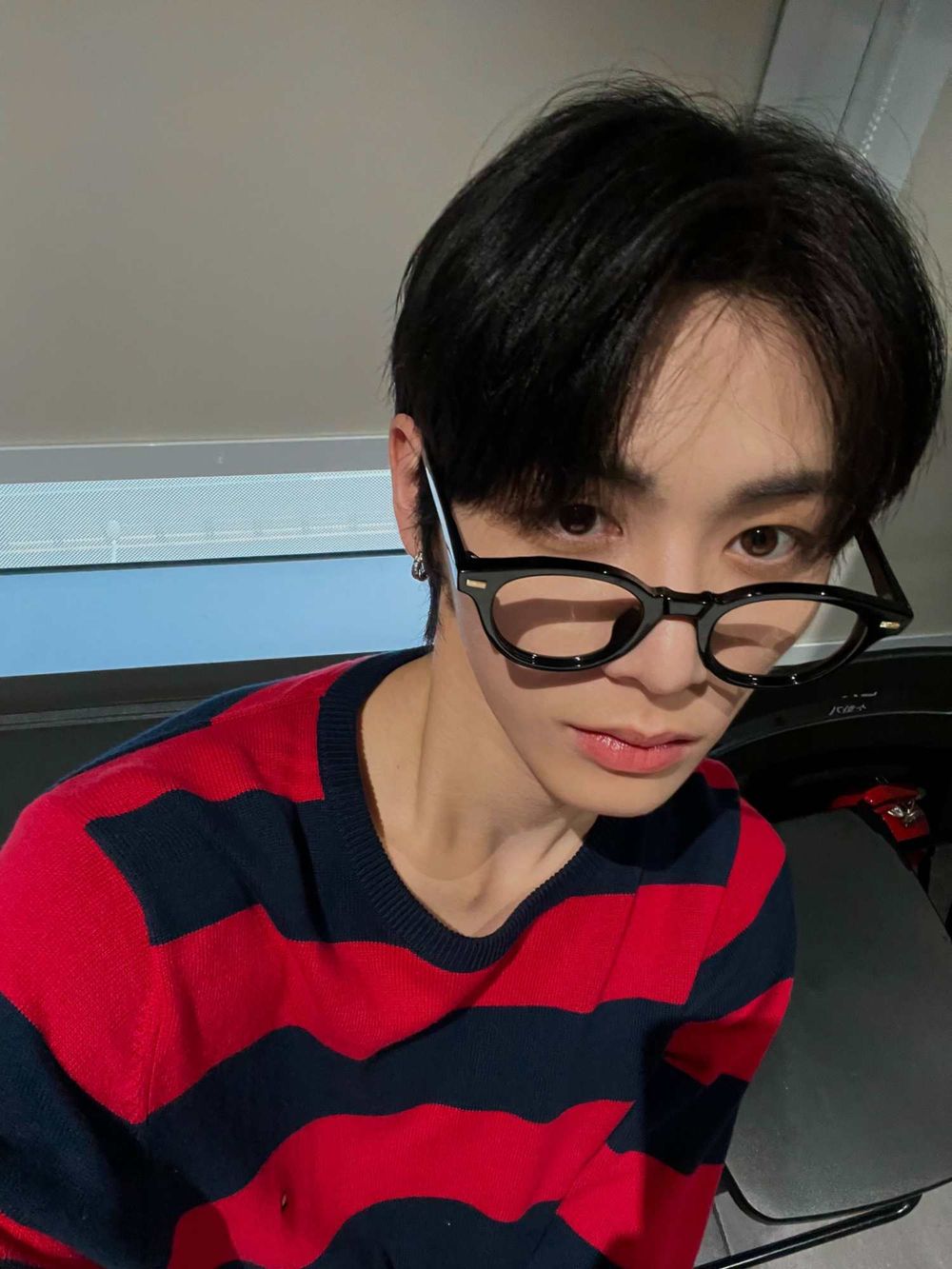 韓網票選6位最會自拍的KPOP男偶像！元彬、然竣氛圍感拉滿，車銀優帥到零死角！-11