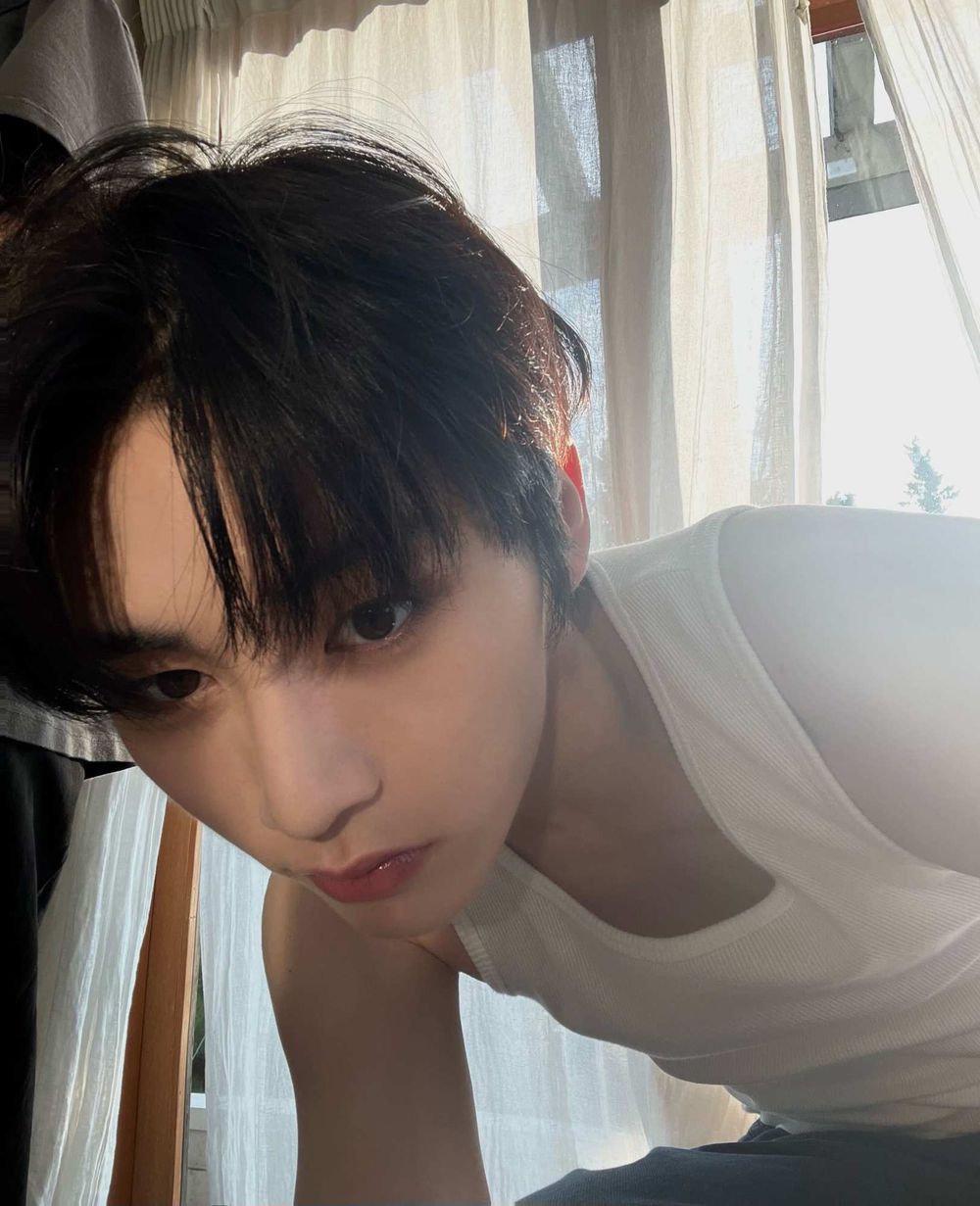 韓網票選6位最會自拍的KPOP男偶像！元彬、然竣氛圍感拉滿，車銀優帥到零死角！-10