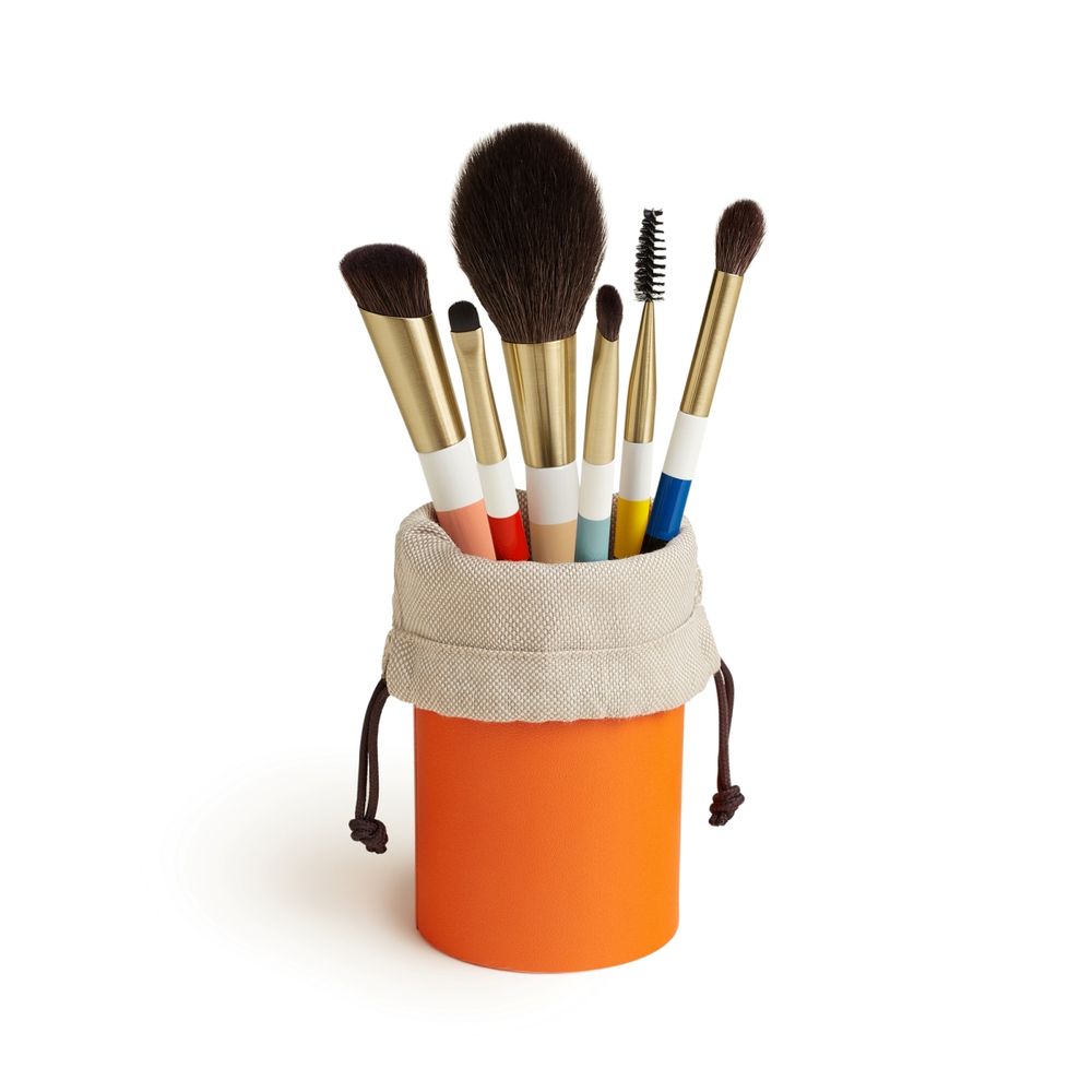 化妝刷界的奢華精品！Hermès愛馬仕「Les Voyageurs限量版攜帶刷具組」兼顧精緻與實用，外出攜帶超方便！-4