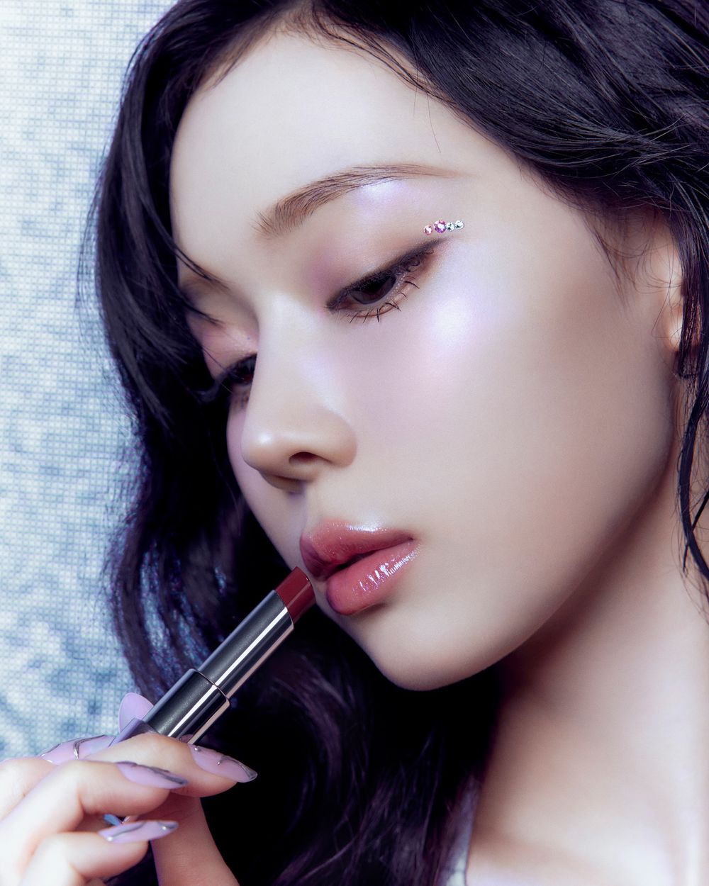 Winter「臉上那道光」美翻全網！espoir把神秘銀河變成彩妝、穩坐美妝界的時髦精，一開賣手刀必搶！-10