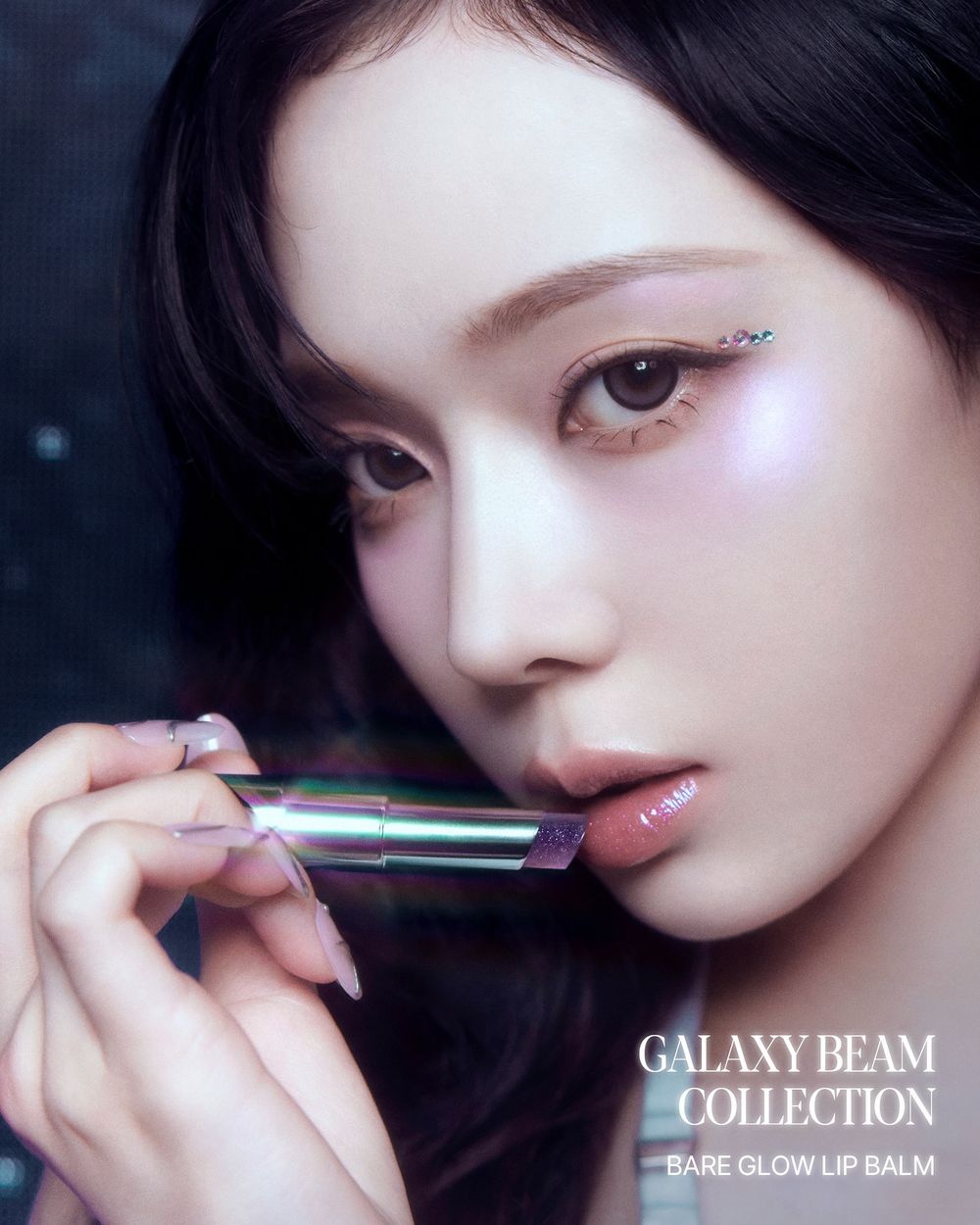 Winter「臉上那道光」美翻全網！espoir把神秘銀河變成彩妝、穩坐美妝界的時髦精，一開賣手刀必搶！-12