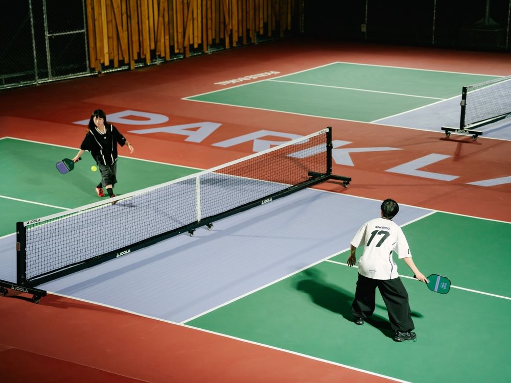 台中也有高空匹克球場了！「PiCKLE & CHiLL」綠意植栽+天際線景觀美爆、打球後還能小酌太療癒！-3