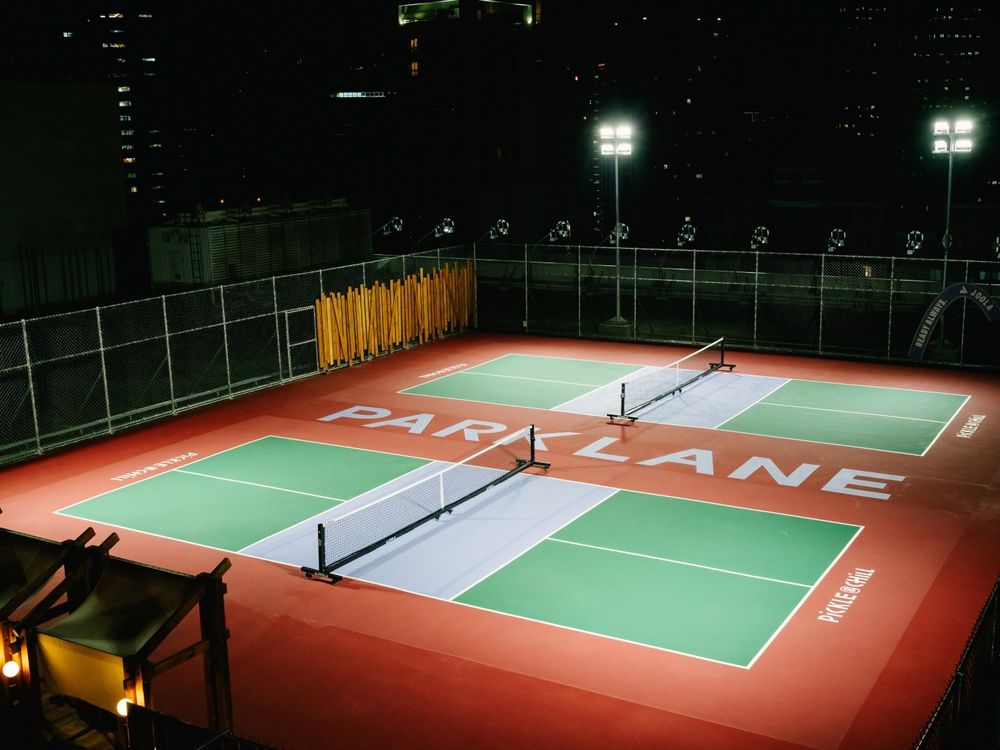 台中也有高空匹克球場了！「PiCKLE & CHiLL」綠意植栽+天際線景觀美爆、打球後還能小酌太療癒！-4