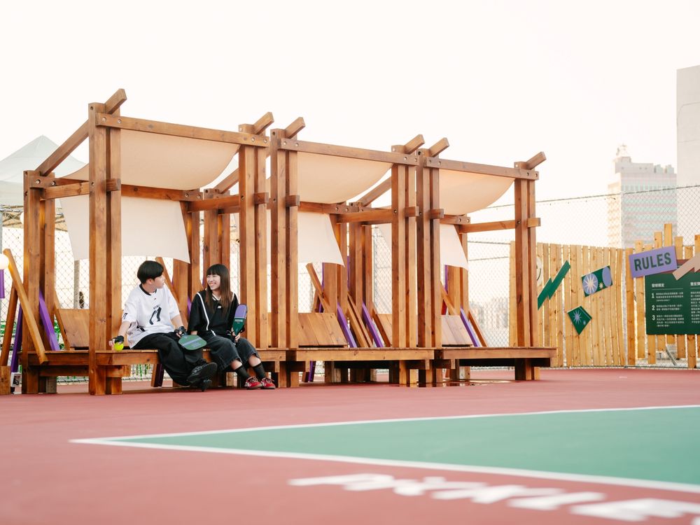 台中也有高空匹克球場了！「PiCKLE & CHiLL」綠意植栽+天際線景觀美爆、打球後還能小酌太療癒！-6