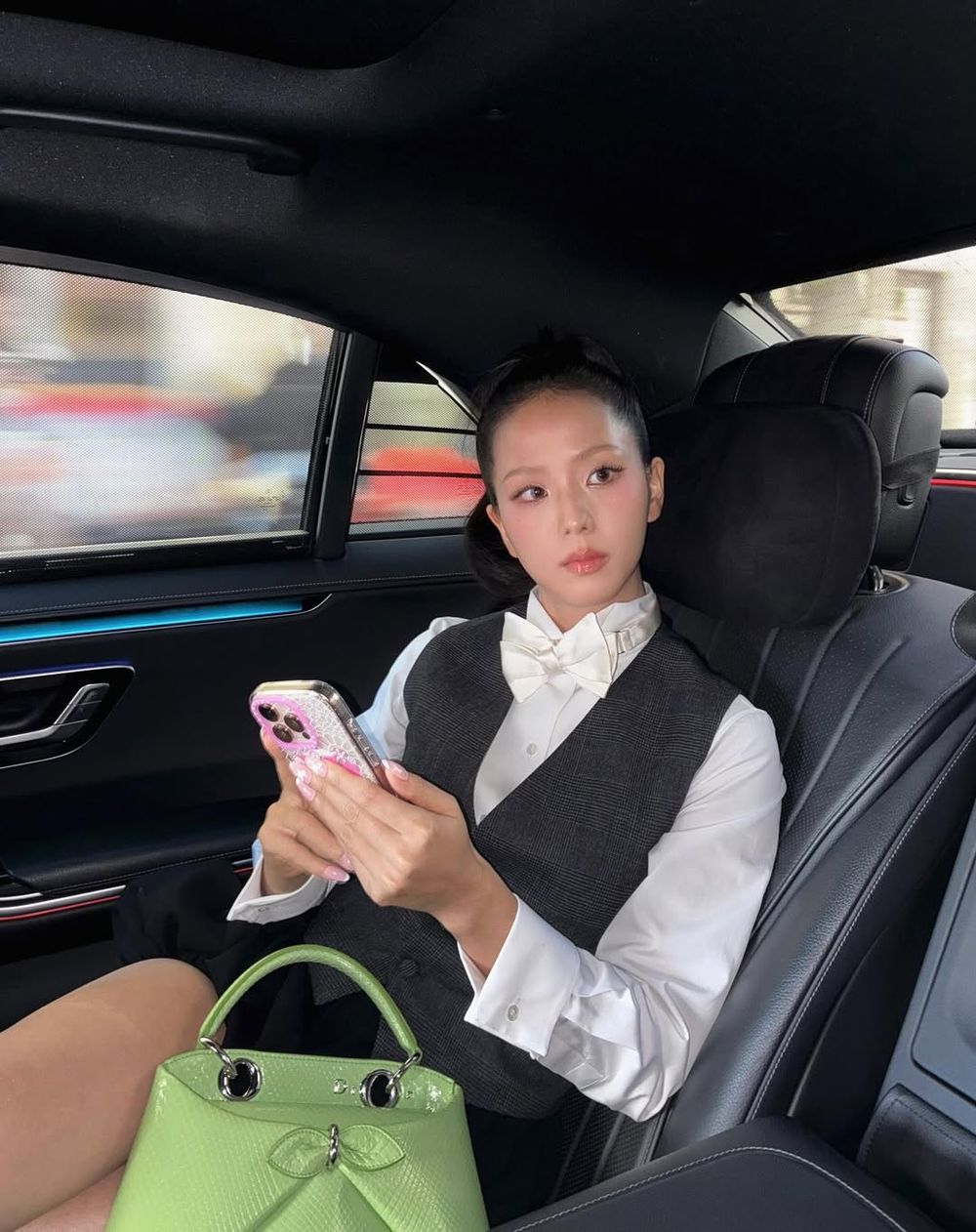 DIOR春夏巴黎大秀陣容超狂！Jisoo小臉高馬尾太逆天、鄺玲玲＋Orm顏值高到生圖無死角！-2