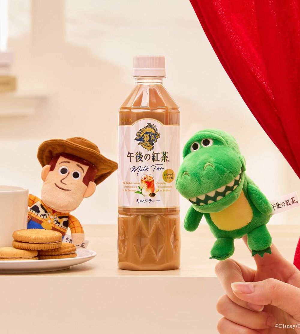 午後の紅茶跟玩具總動員聯名了！超Q「熊抱哥&三眼怪」五款瓶中玩偶太欠買、巷口7-11就買得到！-4