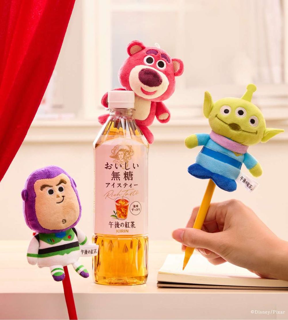 午後の紅茶跟玩具總動員聯名了！超Q「熊抱哥&三眼怪」五款瓶中玩偶太欠買、巷口7-11就買得到！-12