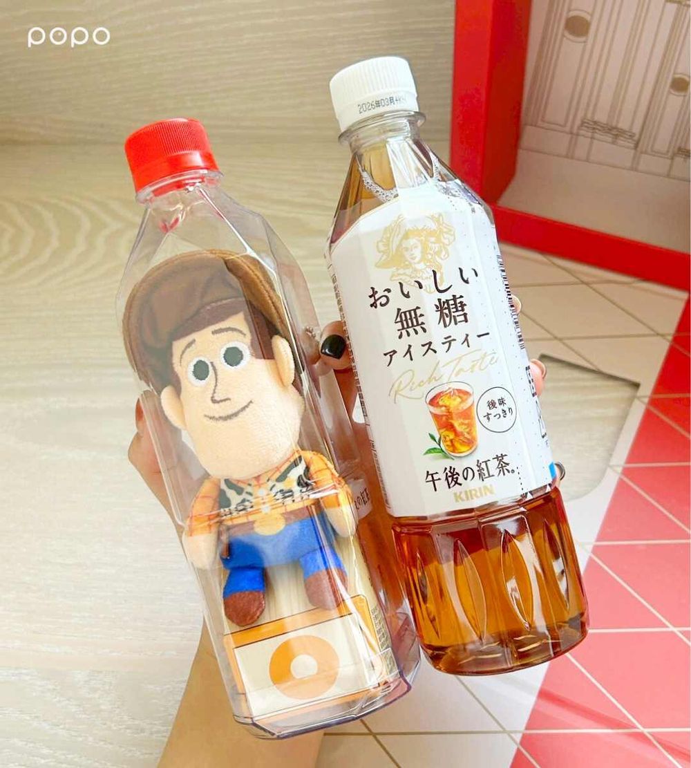 午後の紅茶跟玩具總動員聯名了！超Q「熊抱哥&三眼怪」五款瓶中玩偶太欠買、巷口7-11就買得到！-2