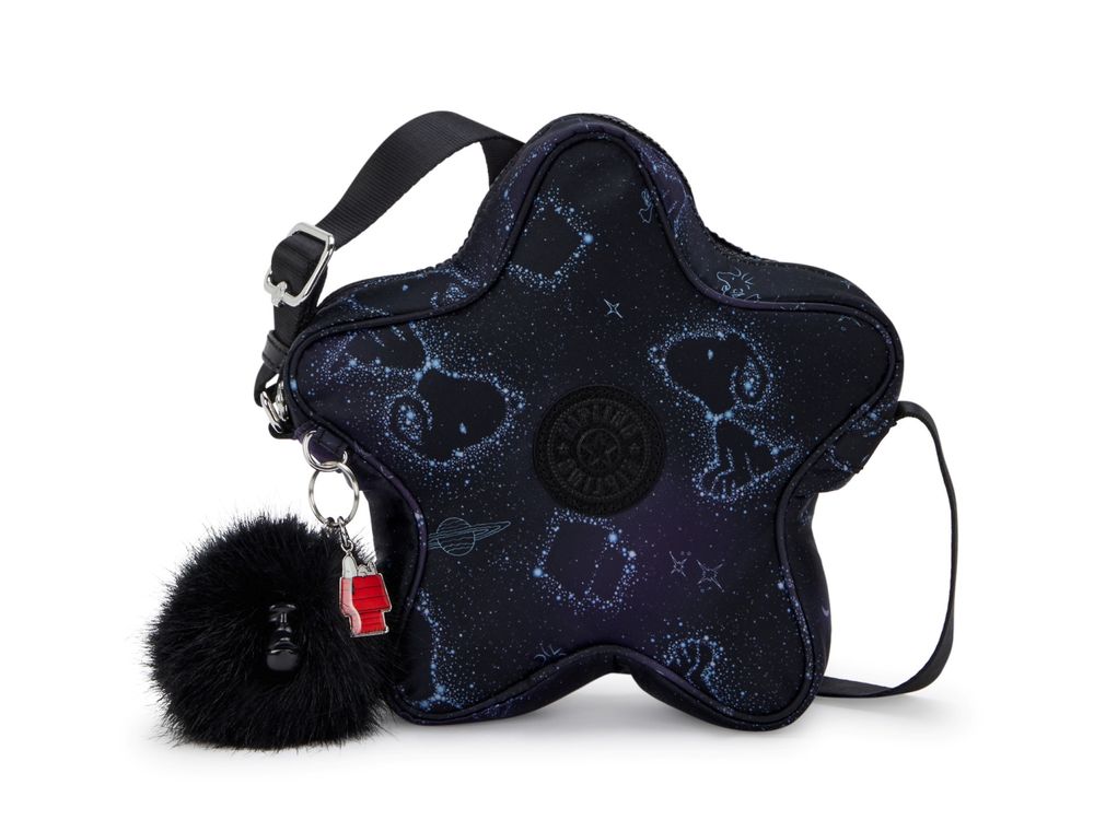 史努比控發瘋！Kipling X PEANUTS聯名回歸了！紅房子卡夾、吊飾可愛度超標！-2