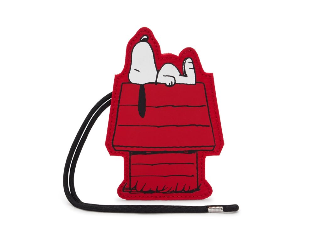 史努比控發瘋！Kipling X PEANUTS聯名回歸了！紅房子卡夾、吊飾可愛度超標！-7