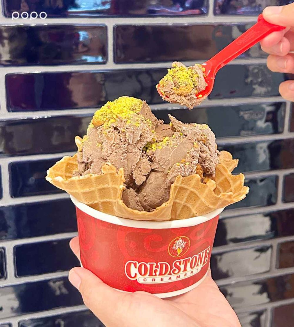 2025萬聖節限定！酷聖石「酷黑紅絲絨」鹹甜冰淇淋+黑色脆餅太欠吃、「極濃巧克力」三款新品同步開賣！-5