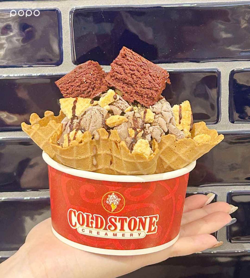 2025萬聖節限定！酷聖石「酷黑紅絲絨」鹹甜冰淇淋+黑色脆餅太欠吃、「極濃巧克力」三款新品同步開賣！-7