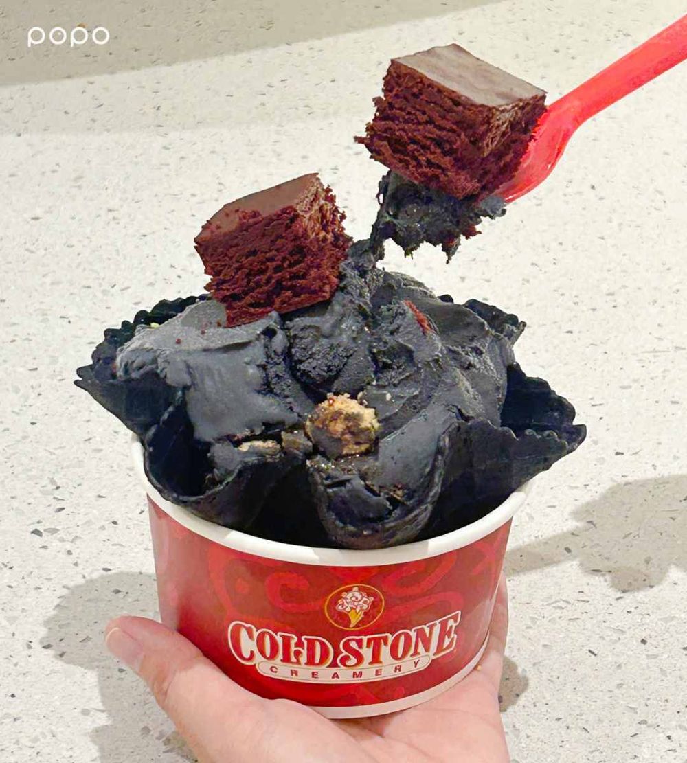2025萬聖節限定！酷聖石「酷黑紅絲絨」鹹甜冰淇淋+黑色脆餅太欠吃、「極濃巧克力」三款新品同步開賣！-4