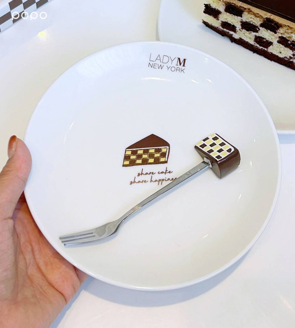 LADY M也來挑戰Jellycat？「笑臉棋盤格蛋糕鑰匙圈」可愛發瘋、獲得方式看這邊！-4