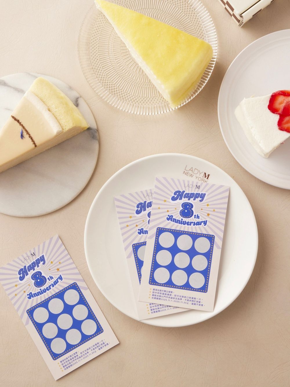 LADY M也來挑戰Jellycat？「笑臉棋盤格蛋糕鑰匙圈」可愛發瘋、獲得方式看這邊！-8