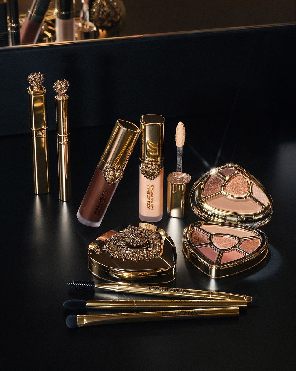 文佳煐米蘭時裝週妝容大公開！DG彩妝同款清單曝光，愛心寶盒大地色眼影、精緻立體光遮瑕、暖甜梨花調香水，必須全款拿下！-14