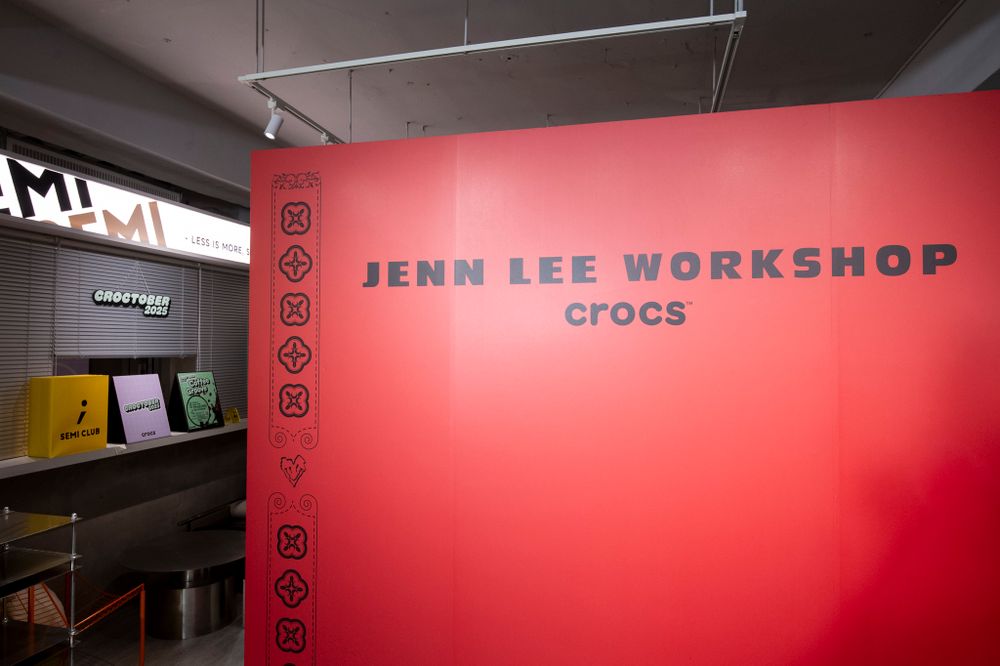 Crocs洞洞鞋又攻佔時裝週！台灣設計師JENN LEE操刀推出「T台秀款」粉絲坐等收藏！-1