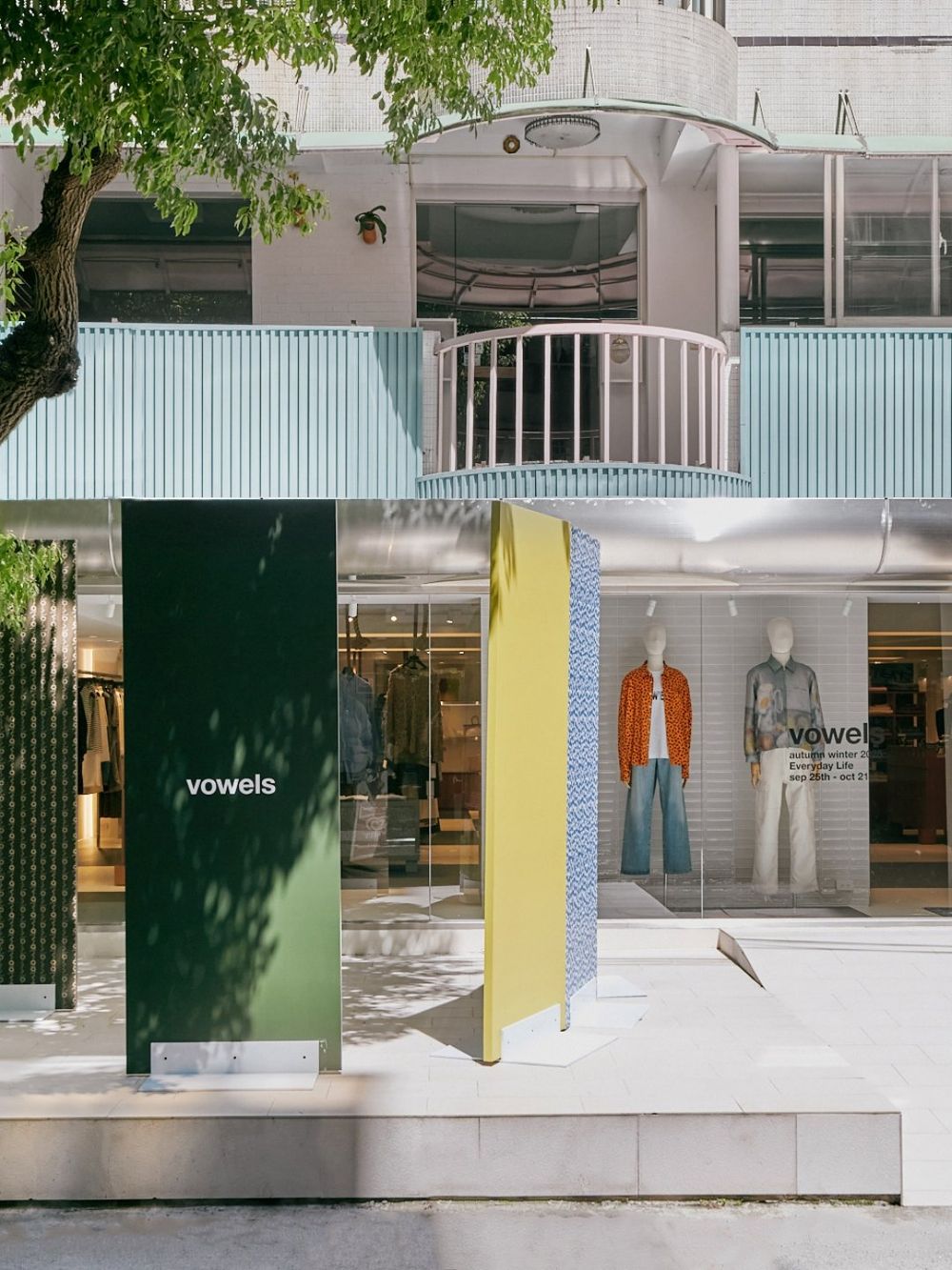 ARTIFACTS太會選！最新合作質感日牌VOWELS！「花卉刺繡上衣、外套」可以收一件！-2