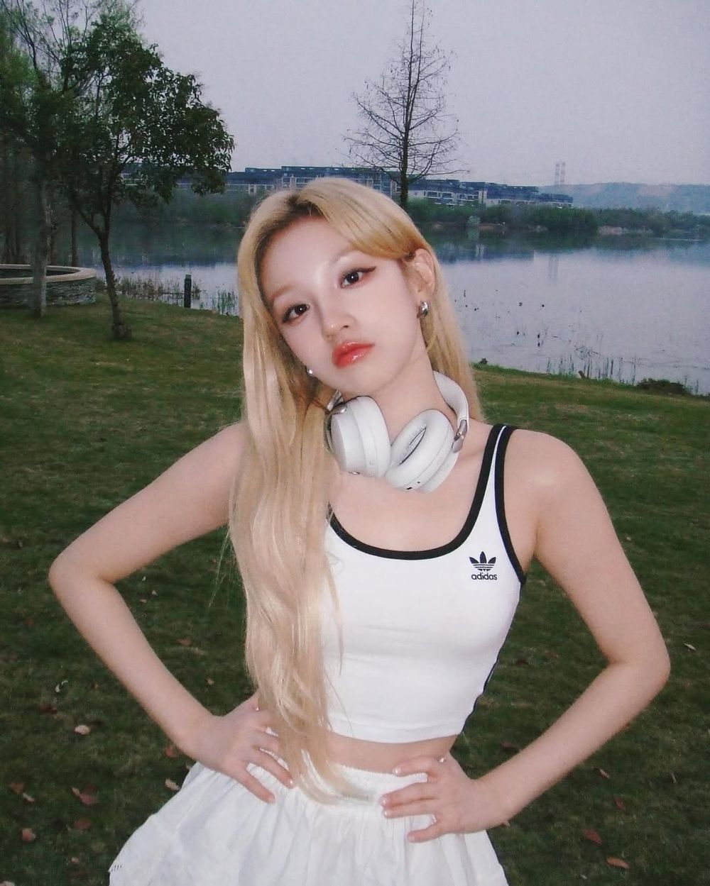 2025韓星同款耳機盤點！Jennie聯名Beats蝴蝶結耳機美翻、Felix「這款」藍芽耳機網友都瘋搶！-16