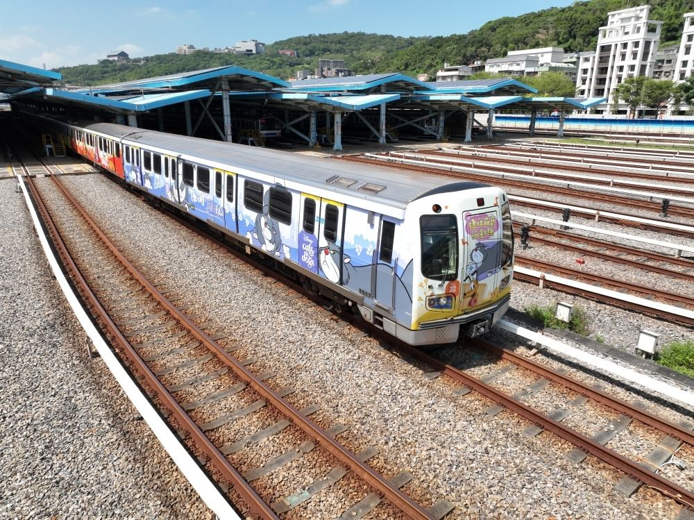 巨大「魯斯佛」現身大安森林公園！超Q迪士尼「貓狗主題裝置」必打卡、瑪麗貓聯名北捷列車同步登場！-18