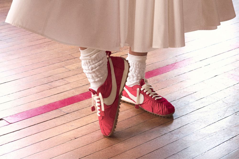這雙真的手慢無！Nike最新Jacquemus聯名「芭蕾薄底鞋」懂女生要什麼！開賣日價格出爐！-14