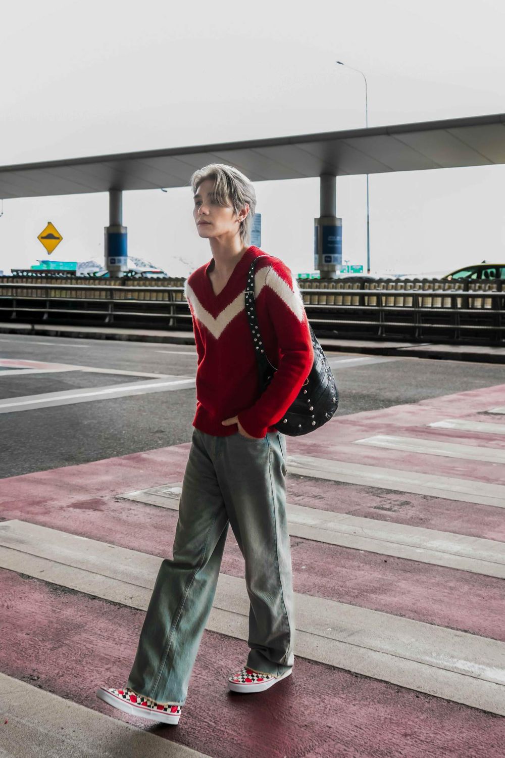 Valentino富家千金來了！IVE成員Liz、Rei出發時裝週！超狂十頭身比例根本漫畫走出來的！-2