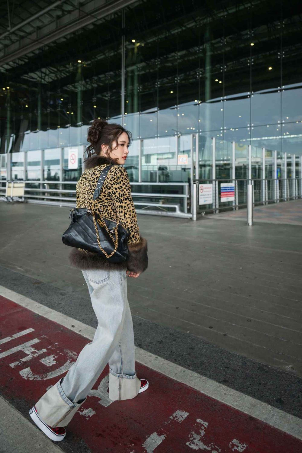 Valentino富家千金來了！IVE成員Liz、Rei出發時裝週！超狂十頭身比例根本漫畫走出來的！-3