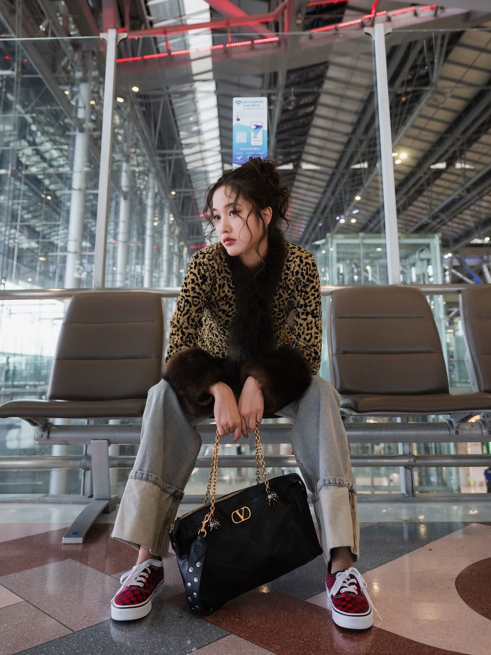 Valentino富家千金來了！IVE成員Liz、Rei出發時裝週！超狂十頭身比例根本漫畫走出來的！-1