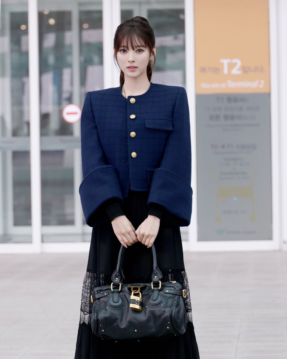 是仙女降臨嗎！MEOVV ANNA出發Chloé大秀！「黑蕾絲＋鎖頭包」法式浪漫造型美到不科學！-2