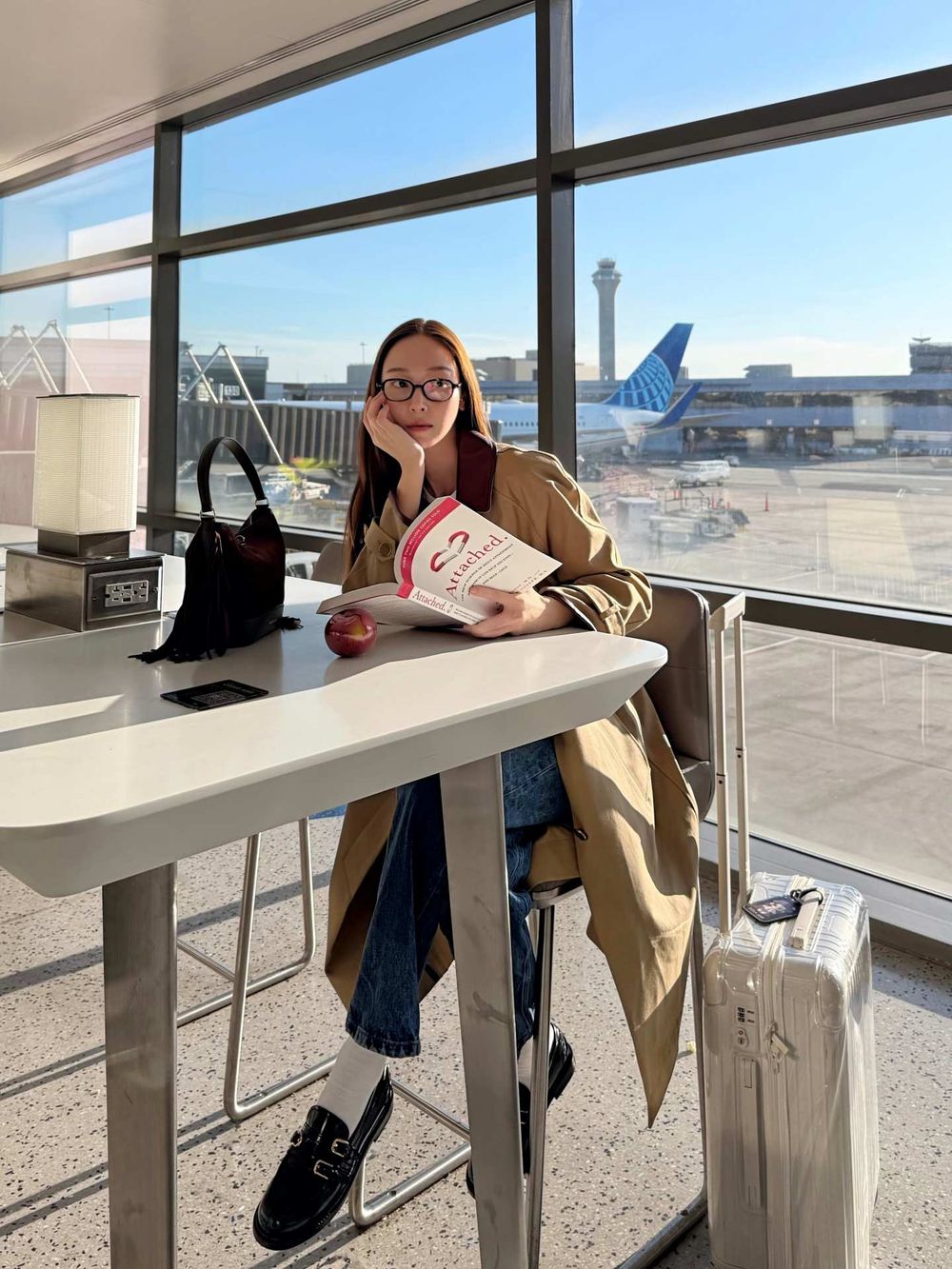 機場穿搭就得看她！韓星Jessica出差巴黎時裝週「精緻千金風」女生都得學起來！-5