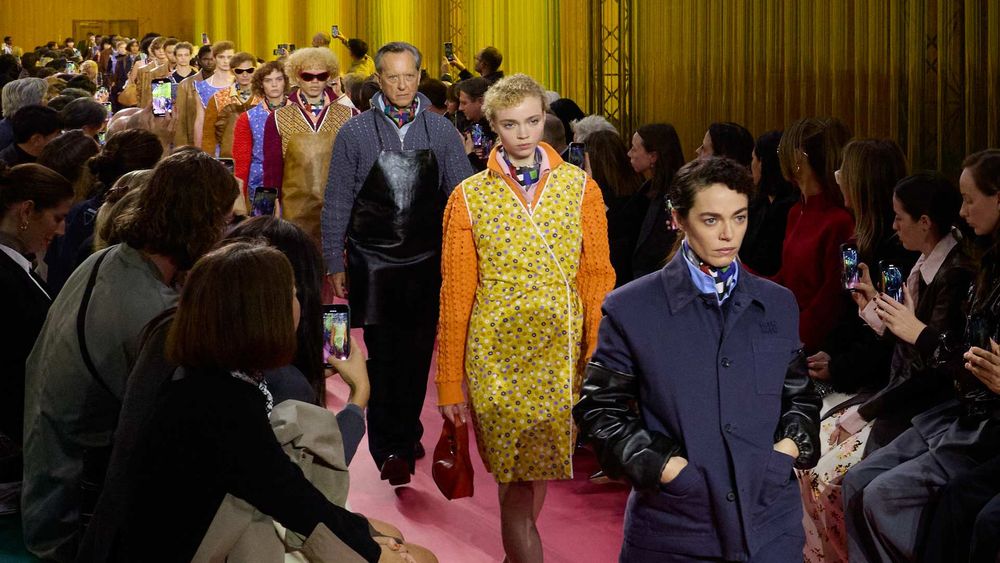 一雙眼睛看不完！Miu Miu大秀超狂頭排「張員瑛、Ella」雙美神、小王子TXT然竣也來了！-15