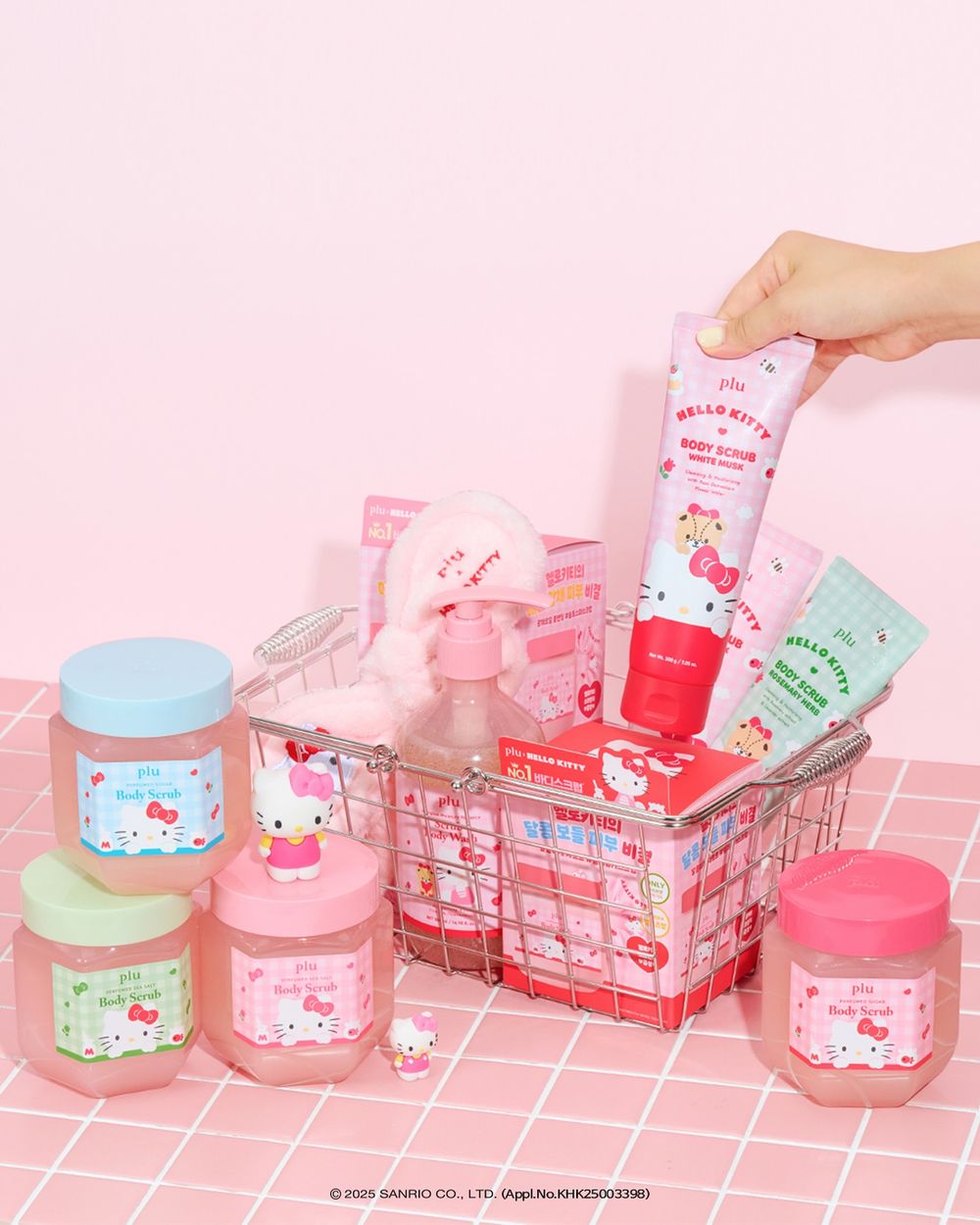 韓女搶著收藏！韓國國民香氛磨砂膏聯名Hello Kitty，沐浴球、髮帶周邊萌翻天，OLIVE YOUNG上市秒賣爆！-8