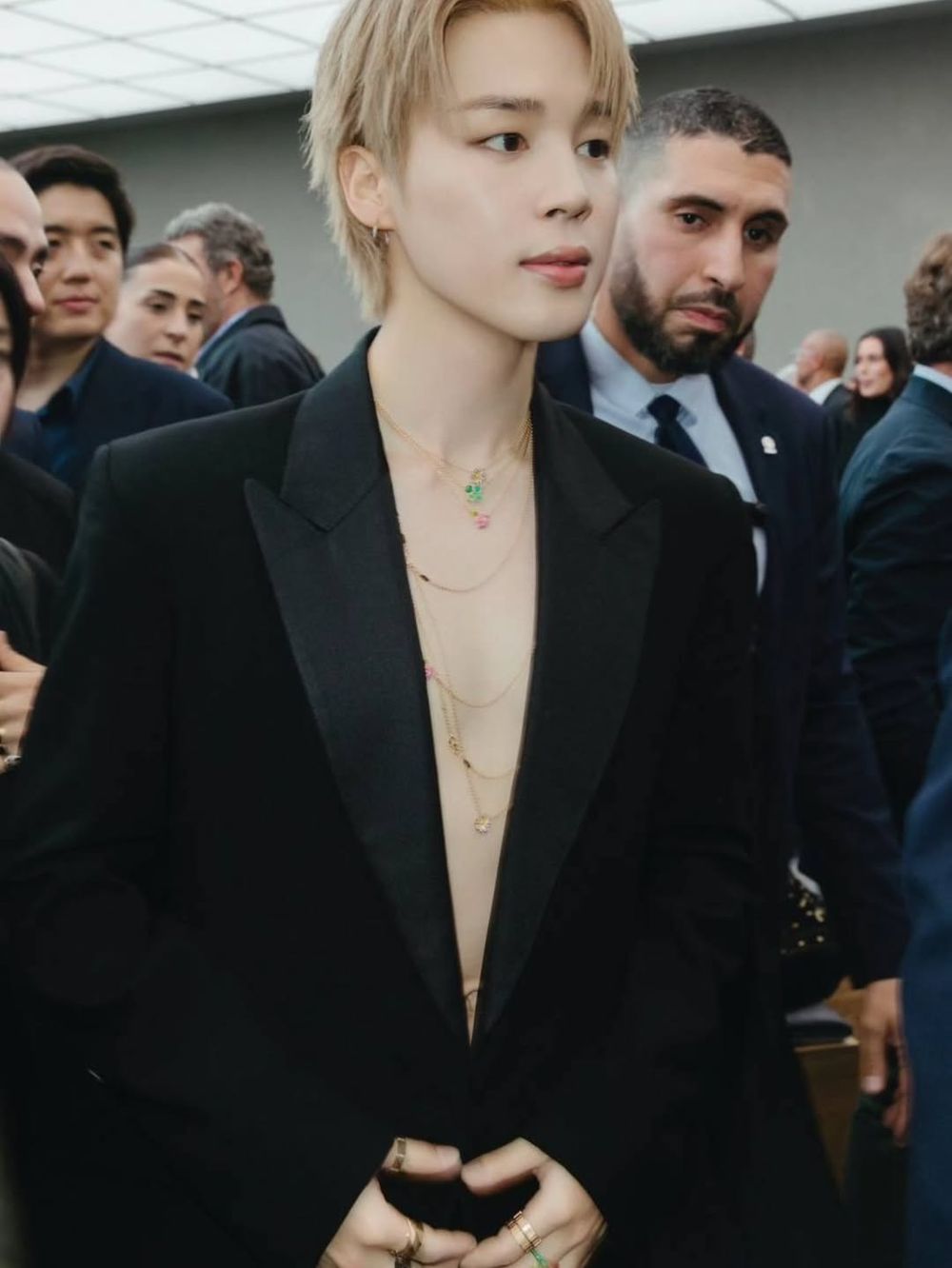 想魂穿現場！17位巴黎時裝週男神回顧特輯！TXT秀彬、然竣生圖帥到當桌布、V泰亨電眼太致命！-8