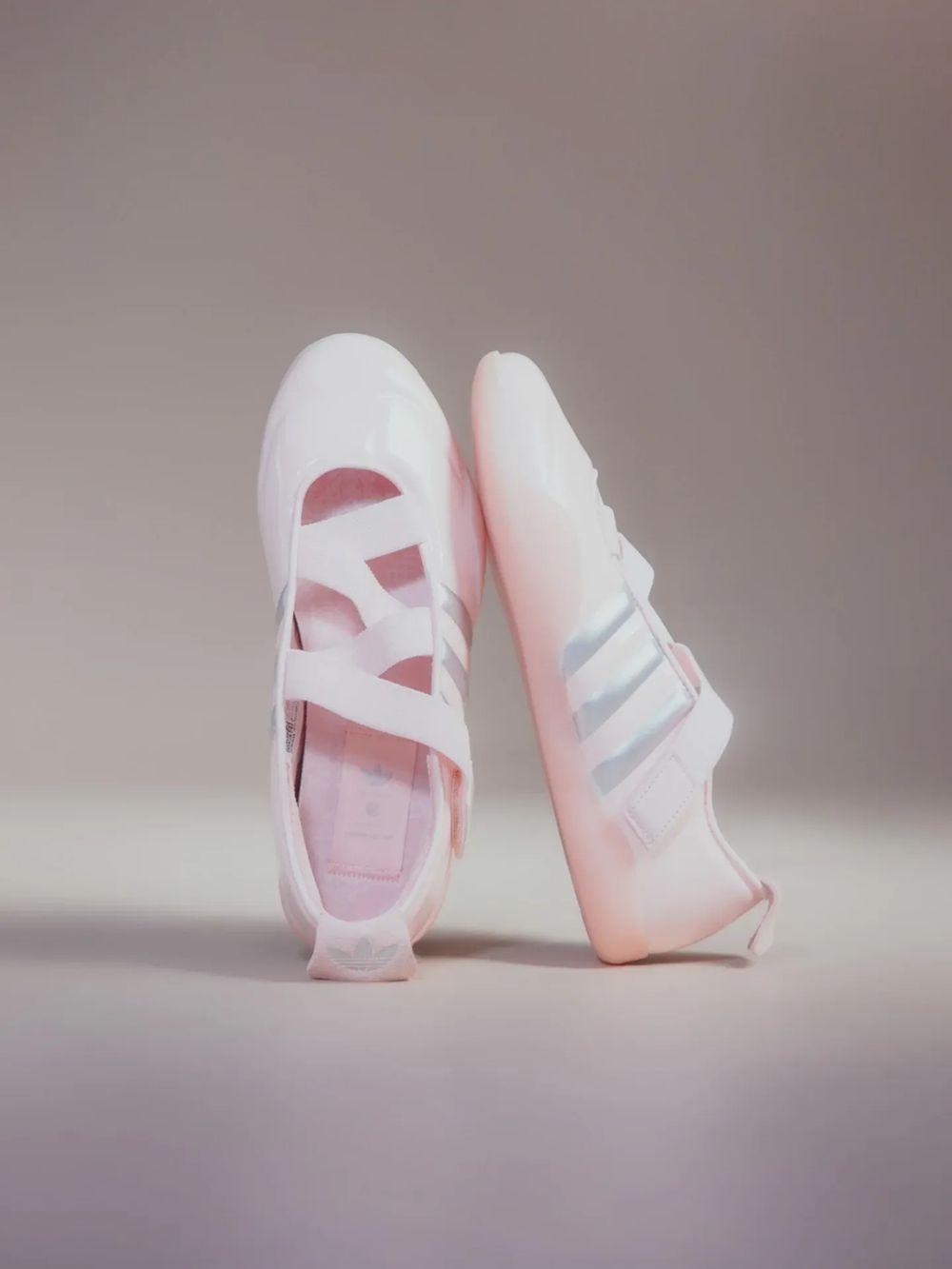 愛迪達沒有要放過大家！聯名CLOT最新夢幻「芭蕾球鞋」來了！這雙搶到就心滿意足！-9