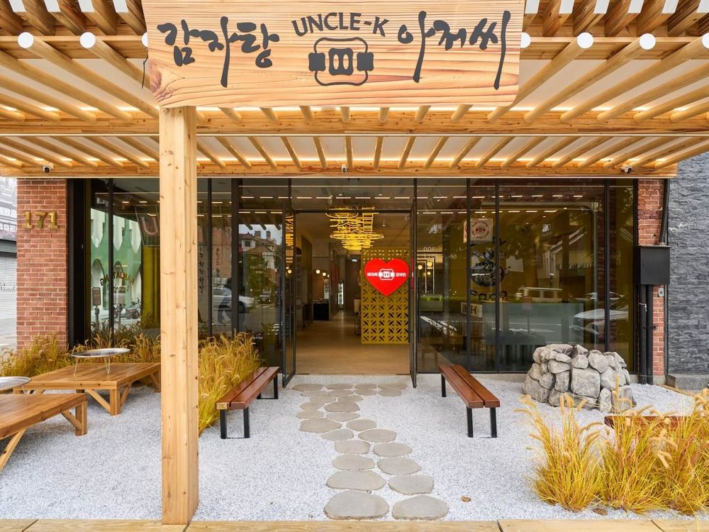 韓式馬鈴薯排骨火鍋Uncle-K插旗台中！「首爾蒸牛尾、韓國雪冰」全都太欠吃，用餐再抽首爾來回機票！-11