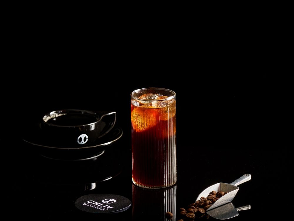 點點心跟超人氣精品咖啡CHLIV聯名了！超可愛「豬仔拉花熱港式鴛鴦、蜜汁培根可頌」必點一次看！-2