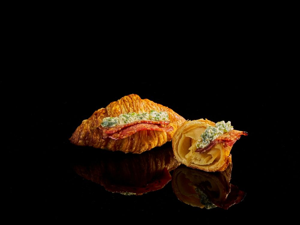 點點心跟超人氣精品咖啡CHLIV聯名了！超可愛「豬仔拉花熱港式鴛鴦、蜜汁培根可頌」必點一次看！-10