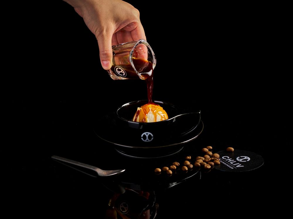 點點心跟超人氣精品咖啡CHLIV聯名了！超可愛「豬仔拉花熱港式鴛鴦、蜜汁培根可頌」必點一次看！-11