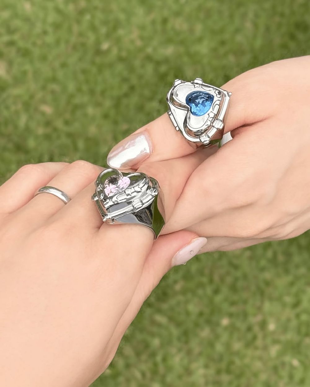 唇頰霜化身魔法變身器！韓國小眾彩妝品牌打造「美妝飾品」，唇彩寶石戒指夢幻度破表，熱門到居然要預購？！-11