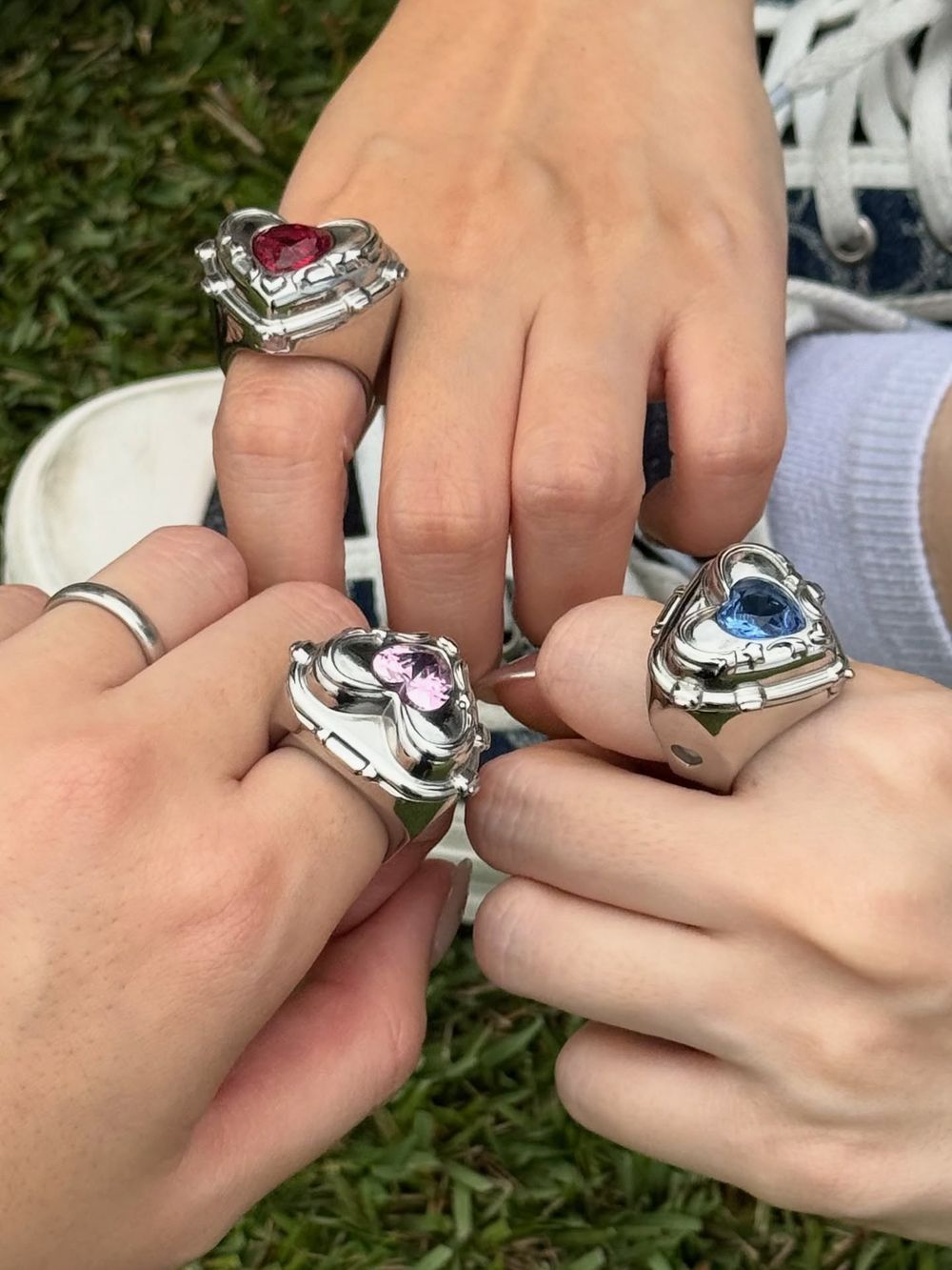 唇頰霜化身魔法變身器！韓國小眾彩妝品牌打造「美妝飾品」，唇彩寶石戒指夢幻度破表，熱門到居然要預購？！-13