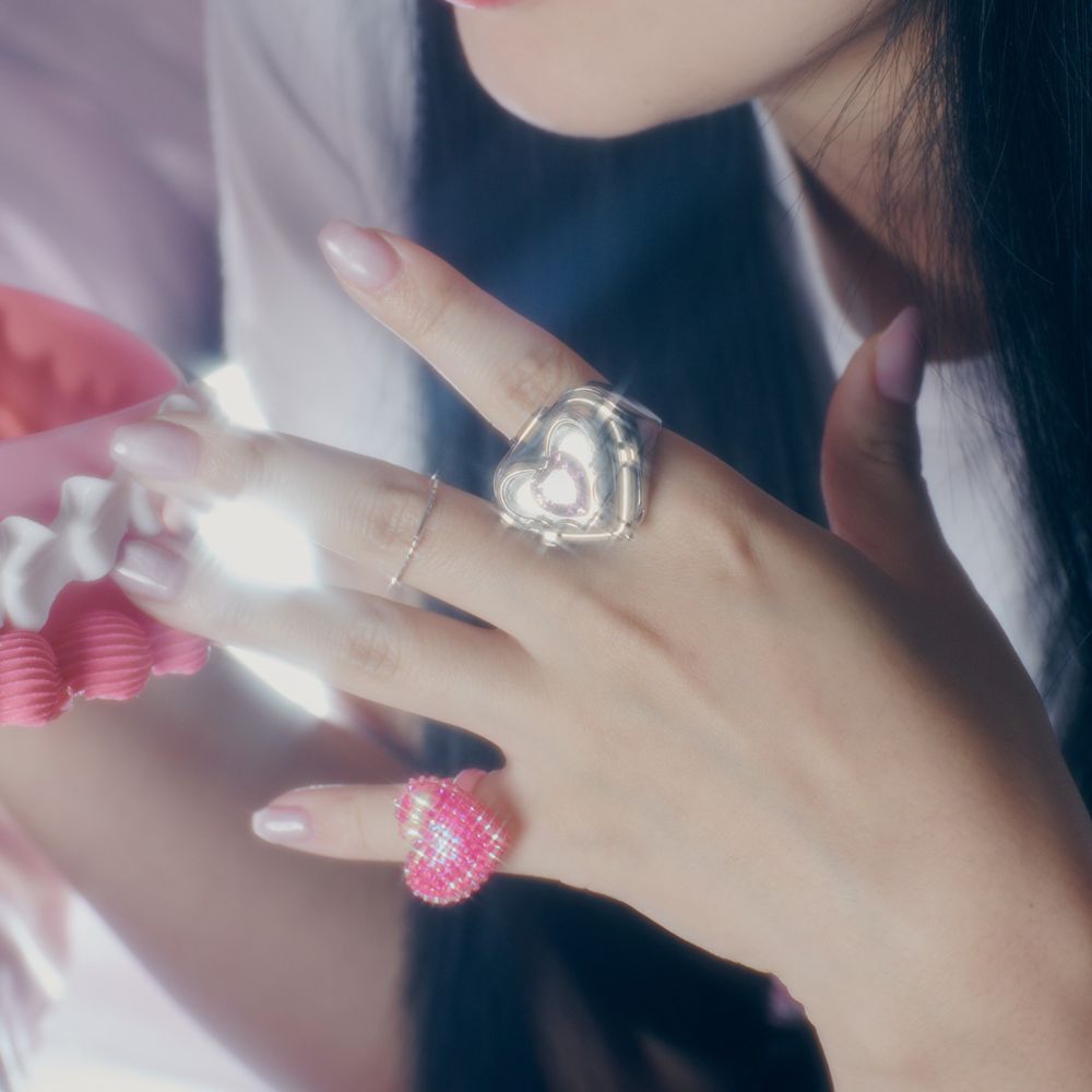 唇頰霜化身魔法變身器！韓國小眾彩妝品牌打造「美妝飾品」，唇彩寶石戒指夢幻度破表，熱門到居然要預購？！-10