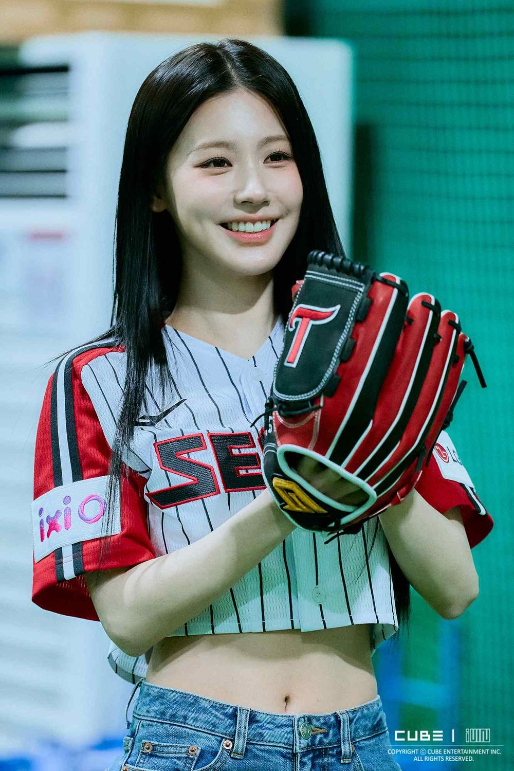 棒球迷認證6位最強「勝利妖精」KPOP偶像！泰亨「勝利V」名副其實，禮志＆薇娟獲「開球女神」稱號！-2