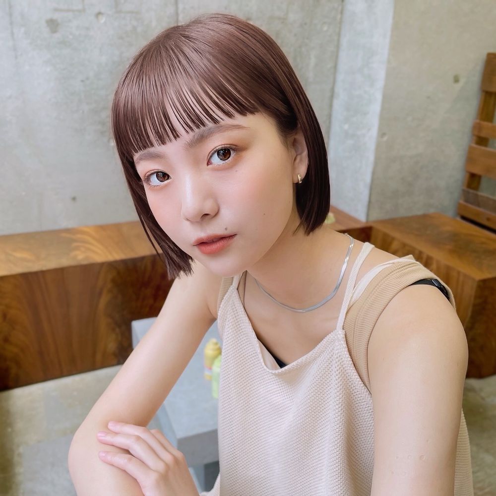 日本秋冬流行髮色速報！日髮型師提案「6大濾鏡系髮色」奶霧摩卡、冷光橄欖、法式栗棕...，染完氣質翻倍、溫柔又顯白！-8